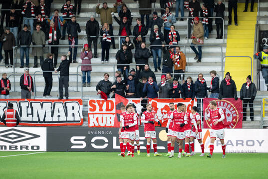 Kalmars spelare jublar efter 1-2