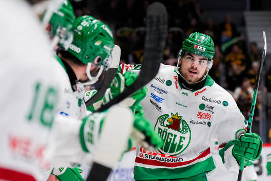 Rögles Lian Bichsel jublar