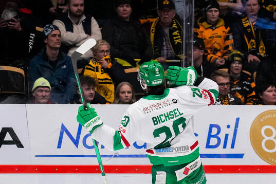 Rögles Lian Bichsel jublar