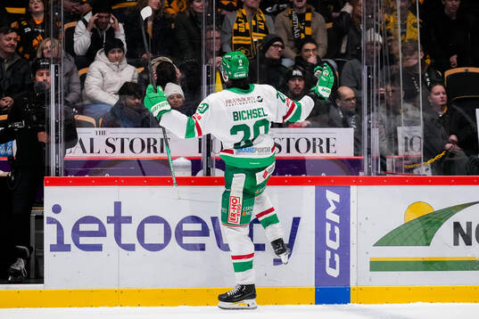 Rögles Lian Bichsel jublar