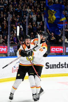 Brynäs Oliver Tärnström och Jack Kopacka jublar