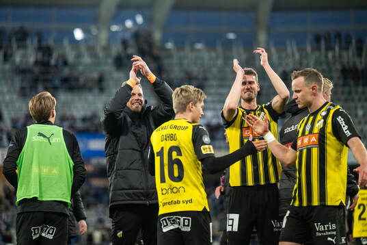 Häckens målvakt Peter Abrahamsson och Johan Hammar jublar