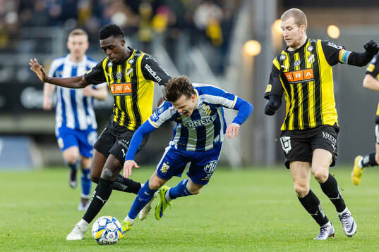 IFK Göteborgs Kolbeinn Thordarson i en kamp mot Häckens