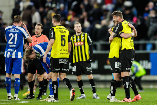 Häckens Marius Lode och Johan Hammar jublar