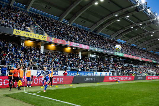 IFK Göteborgs Andreas Pyndt slår en hörna
