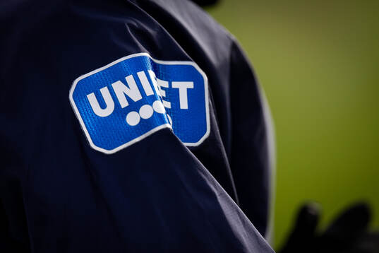 UNIBET logo på en tröja