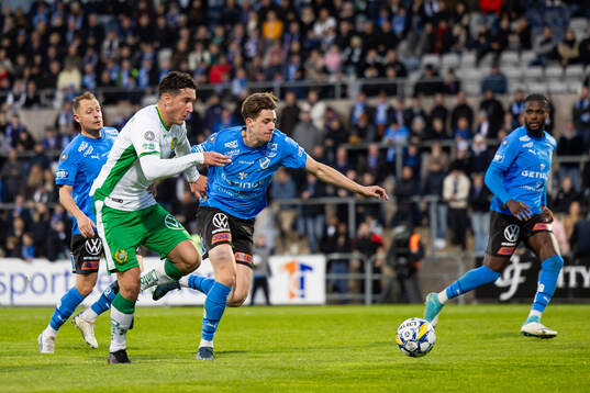 Hammarbys Deniz Gul och Halmstads Gabriel Wallentin