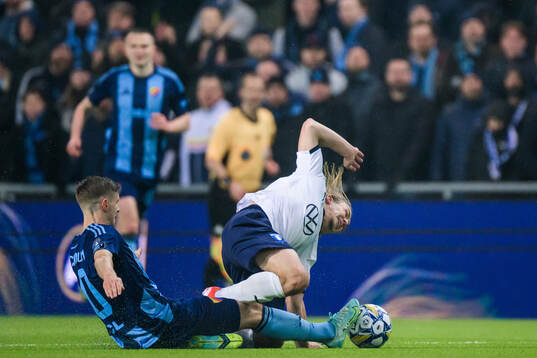 Djurgårdens Samuel Leach Holm och Malmö FFs Sebastian Nanasi