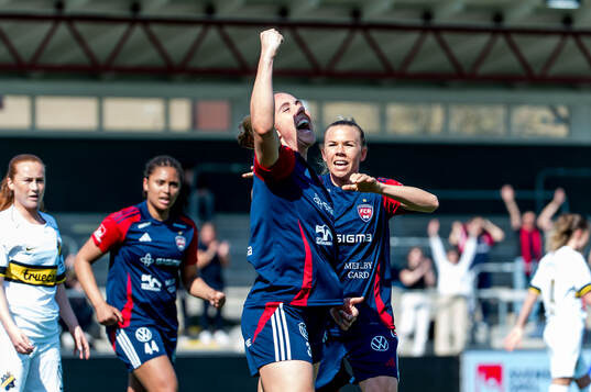 FC Rosengårds Gudrun Arnardottir och Jessica Wik jublar