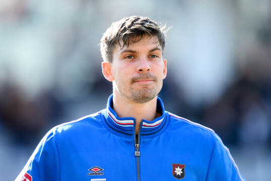 Örgrytes Daniel Paulson vid lineup innan fotbollsmatchen i Superettan mellan Örgryte och Öster den 27 april 2024 i Göteborg. 