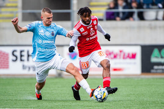 Gefles Jesper Merbom Adolfsson och Sandvikens John Junior Igbarumah