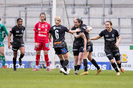 Växjö DFFs Nesrin Akgun jublar efter 2-1