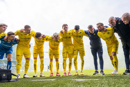 Nikita Haikin, Kasper Høgh, Håkon Evjen, Fredrik Bjørkan, Jens Petter Hauge, Nino Zugelj, Kjetil Knutsen, head coach of Bodø/Glimt, and Brede Moe of Bodø/Glimt ahead of the Eliteserien match between Rosenborg and Bodø/Glimt on April 27, 2024 in Trondheim. 