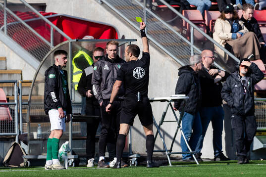 Brages Emil Tot Wikström får en varning