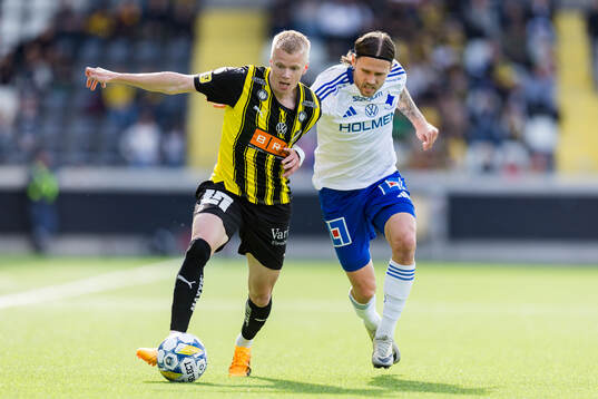 Häckens Axel Lindahl och IFK Norrköpings Arnor Traustason