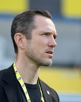 Häckens sportchef Martin Ericsson innan fotbollsmatchen i