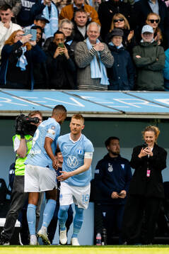 Byte mellan Malmö FFs Isaac Kiese Thelin och Anders Christiansen