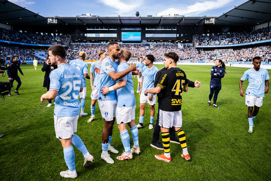 Malmö FFs Isaac Kiese Thelin och Anton Tinnerholm jublar