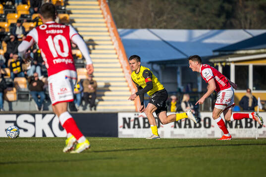 Mjällbys Jesper Gustavsson och Kalmars Kevin Jensen