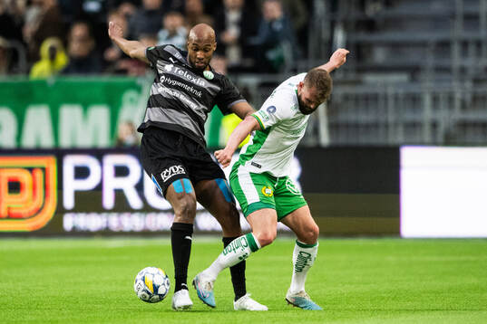 Västerås Jabir Abdihakim Ali och Hammarbys Mads Fenger Nielsen