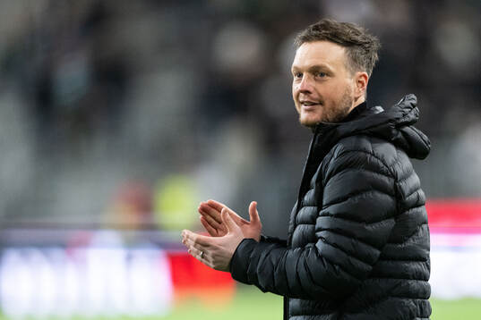 Hammarbys tränare Kim Hellberg jublar