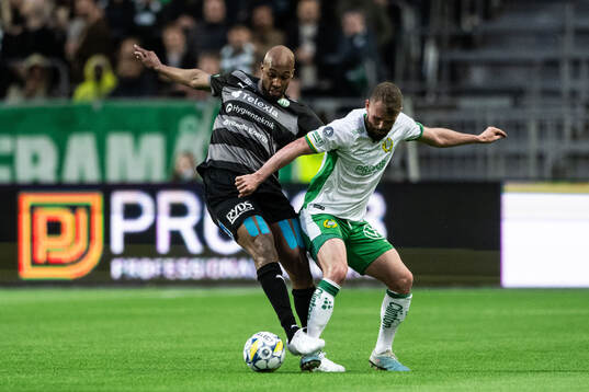 Västerås Jabir Abdihakim Ali och Hammarbys Mads Fenger