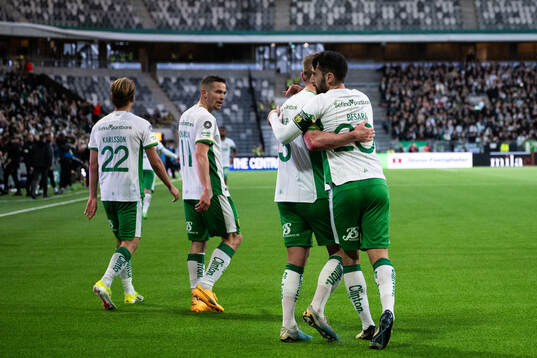 Hammarbys Nahir Besara jublar med Mads Fenger Nielsen