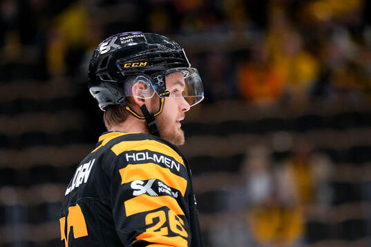 Skellefteås Simon Robertsson värmer upp