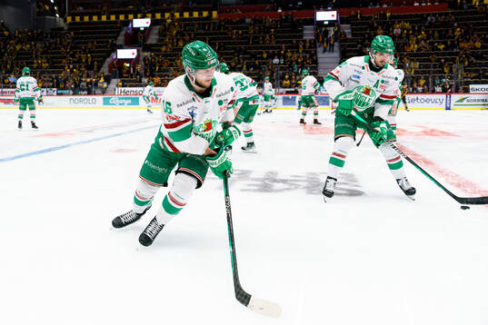 Rögles Valtteri Viljanen värmer upp