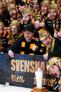 Skellefteås Oscar Möller firar guldet