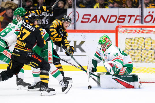 Skellefteås Pär Lindholm och Linus Lindström mot Rögles