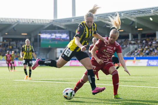 Häckens Alice Bergström och Piteås Wilma Carlsson