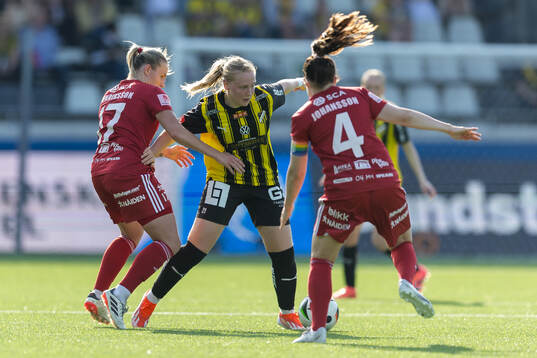 Piteås Selina Henriksson och Josefin Johansson och Häckens Johanna Fossdalsá Sørensen