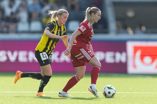 Häckens Josefine Rybrink och Piteås Selina Henriksson
