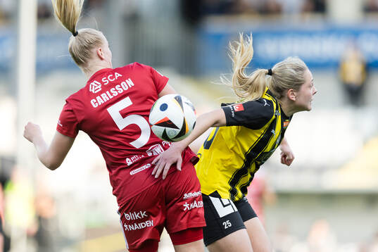 Piteås Wilma Carlsson och Häckens Alice Bergström