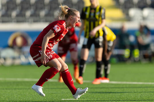 Piteås Emma Viklund jublar