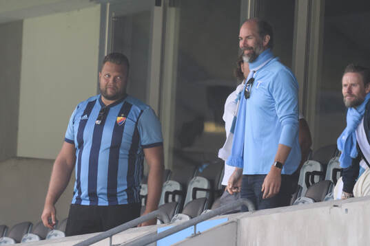 Daniel Ståhl och tränare Staffan Jönsson på läktaren
