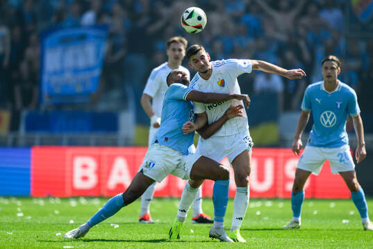 Malmö FFs Isaac Thelin och Djurgårdens Besard Sabovic