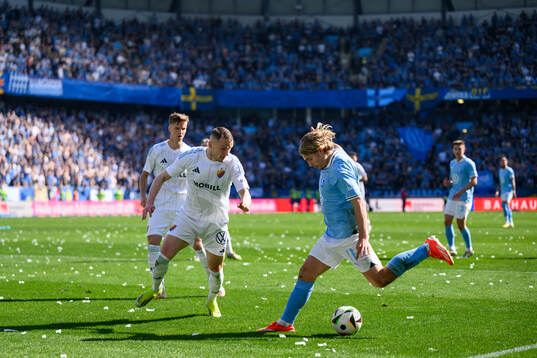 Djurgårdens Piotr Johansson och Malmö FFs Sebastian Nanasi