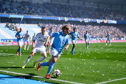 Djurgårdens Piotr Johansson och Malmö FFs Sebastian Nanasi