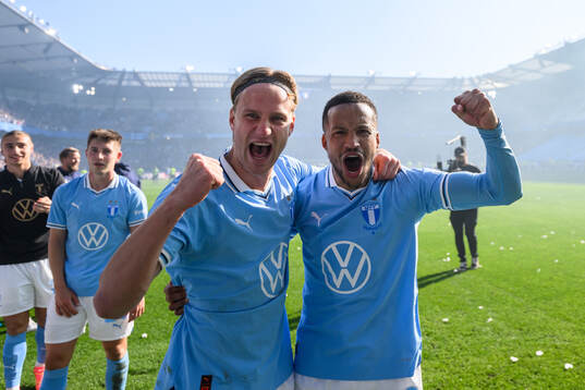 Malmö FFs Erik Botheim och Martin Olsson jublar