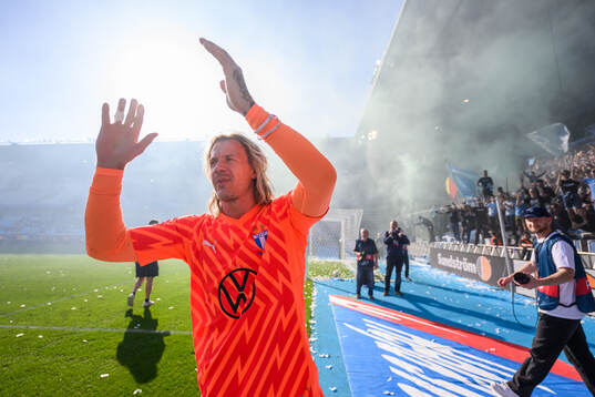 Malmö FFs målvakt Johan Dahlin jublar