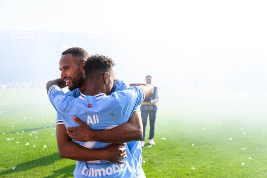 Malmö FFs Isaac Thelin och Taha Abdi Ali jublar