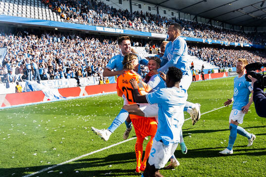 Malmö FFs Lasse Berg Johnsen, målvakt Johan Dahlin, Jens
