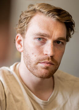 Oscar Eklind som skrivit på för NHL-laget