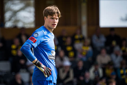 Brommapojkarnas målvakt Filip Sidklev