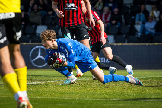 Brommapojkarnas målvakt Filip Sidklev