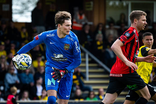 Brommapojkarnas målvakt Filip Sidklev