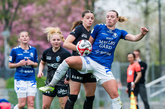Trelleborgs Amanda Olsson och Växjö DFFs Emma Holmqvist