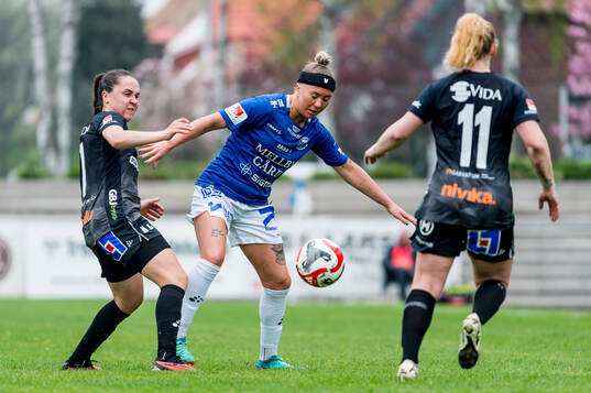 Trelleborgs Linnea Prambrant och Växjö DFFs Heidi Elisabeth Ellingsen och Sophia Redenstrand